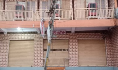 मधु तरंग होटल हुआ कुर्क, आशा जायसवाल के प्रकरण में हुई कार्यवाही