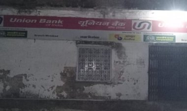 बैंक के पास खड़ी बाइक ले उड़े चोर