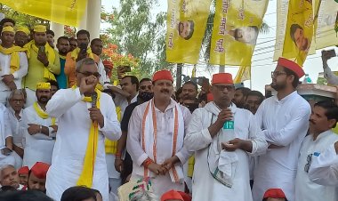 सुभासपा अध्यक्ष ओमप्रकाश राजभर ने किया धरना ,सौंपा ज्ञापन