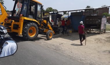 किया पटरियों पर अतिक्रमण तो चल गया बुलडोजर