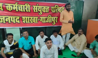 कर्मचारियों का शोषण बंद करें प्रशासन- दुर्गेश श्रीवास्तव