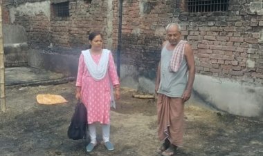 झोपड़ी में लगी आग हजारों का सामान जलकर राख