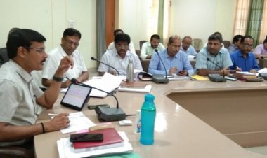 अधुरे पङे कार्यो को करायें दुरूस्त-जिलाधिकारी