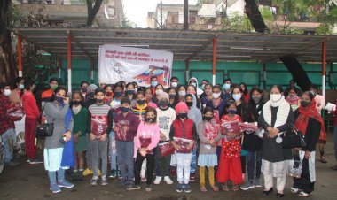 नोएडा लोकमंच,लायंस क्लब और दैनिक जागरण ने ठिठुरती ठंड में जरूरतमंद को बांटे कम्बल, कपड़े, स्वेटर और साड़ियां