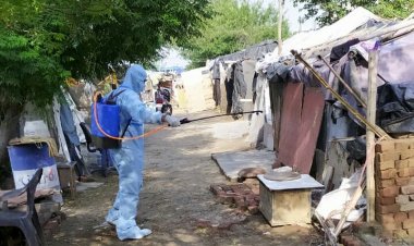 इंजीनियर अतुल और सत्यांशु ने कोविड महामारी के दौरान दिल्ली एनसीआर की झुग्गी बस्तियों को सेनटाइज़ करने का उठाया बीड़ा