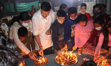 सी.पी. आलोक सिंह ने परिवार सहित आनन्द निकेतन वृद्ध सेवाश्रम एवं साईं कृपा बाल कुटीर में बच्चों संग मनाया दीपावली का त्यौहार