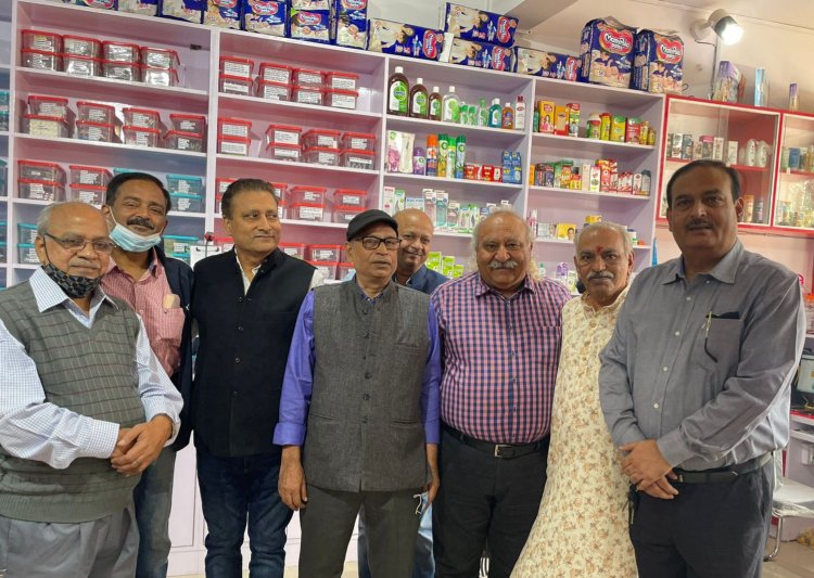 समाज सेवी ईश्वर सेवा के बराबर है - उमेश निगम