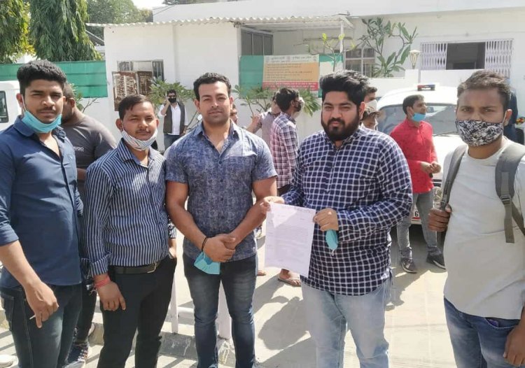 चार हजार छात्रों में से केवल लगभग 1300 छात्रों को ही निजी स्कूलों में दाखिला मिल सका