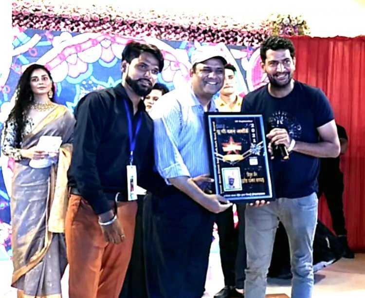 बिग बॉस विनर से मिला विपुल जैन को यूपी रत्न अवार्ड