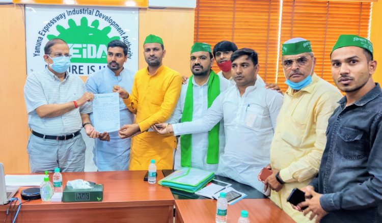 यमुना प्राधिकरण के गांवो की बिजली आपूर्ति को लेकर सीईओ ने अधिकारियों को लगाई फटकार
