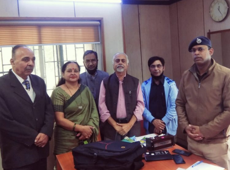 यातायात पुलिस उपायुक्त से मिल सौंपा समस्याओं से संबंधित पत्र
