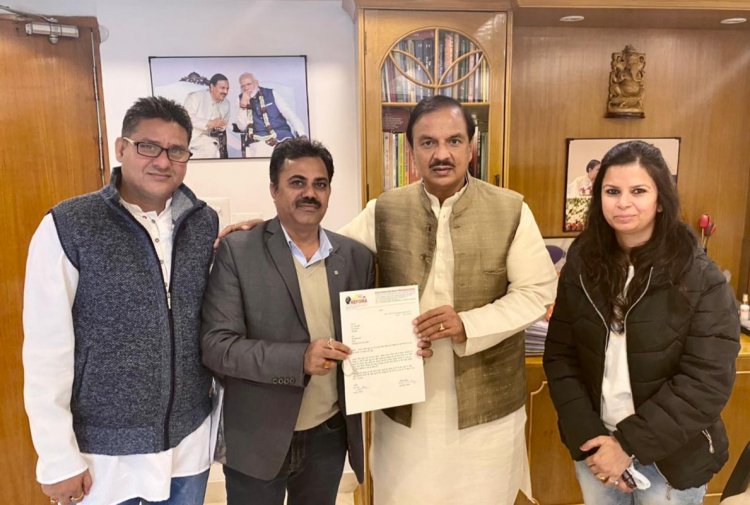 सांसद को पीएम के नाम ज्ञापन देकर रजिस्ट्री कराने की मांग की नेफोमा ने