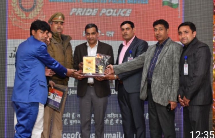 वॉइस आफ काॅप्स ट्रस्ट द्वारा 'एक शाम वर्दी के नाम - आओ करें शिक्षा आसान' कार्यक्रम आयोजित