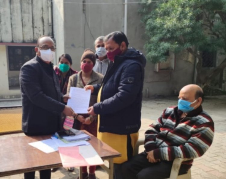 ‘राष्ट्रध्वज का सम्मान करें’ विषय पर मथुरा में ज्ञापन प्रस्तुत