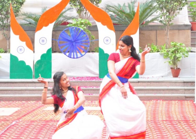 एमिटी विश्वविद्यालय में  रंगारंग सांस्कृतिक कार्यक्रमों का हुआ आयोजन