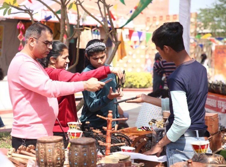 सरस मेले में तेलंगाना तमिलनाडु तथा आंध्रप्रदेश के उत्पाद बने आकर्षण का केंद्र