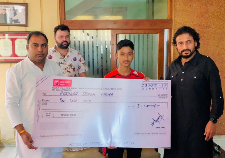 अमित जानी ने वायरल बॉय प्रदीप मेहरा को माँ के इलाज के लिए की एक लाख की मदद