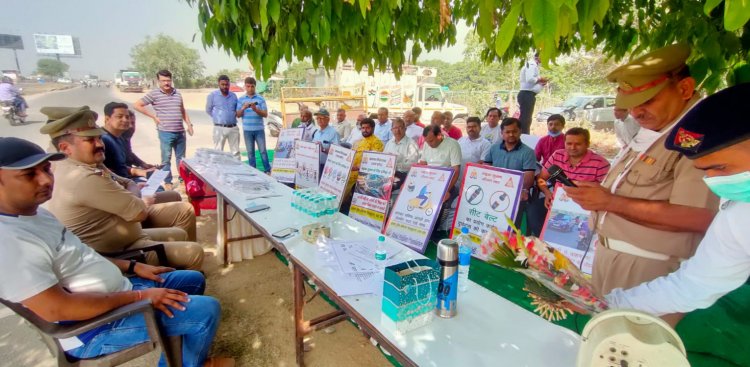 पहल वेलफेयर फाउंडेशन और ट्रैफिक पुलिस ने चलाया ट्रैफिक जागरूकता अभियान