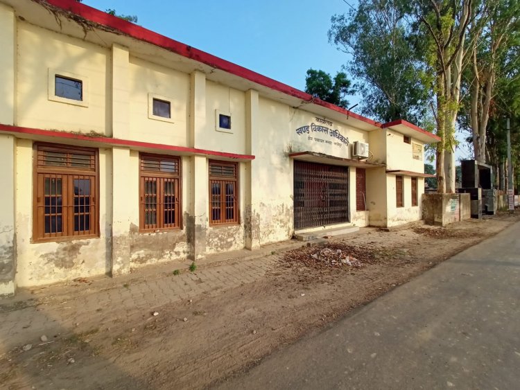 मरदह ब्लाक परिसर मे गंदगी का भरमार, विभाग अनजान