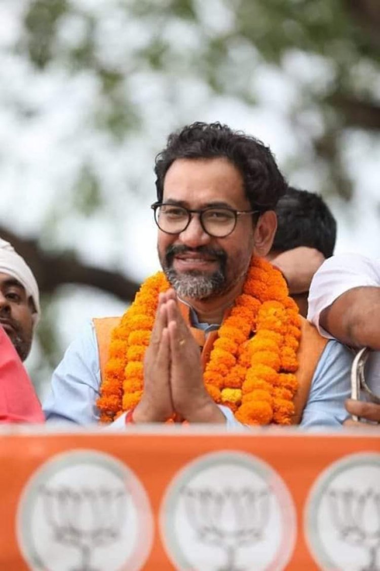 सपा का किला ध्वस्त करते हुए निरहुआ बने सांसद