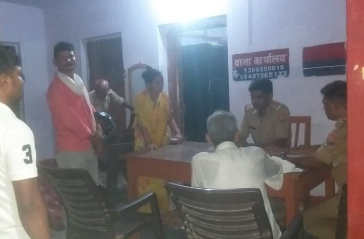 फंदे पर लटकता मिला विवाहिता का शव ,परिजनो ने दहेज हत्या का दिया तहरीर