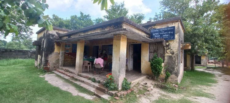 राजकीय पशु चिकित्सालय का भवन जर्जर ,कर्मचारी भयभीत