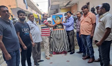 सपा ने नेताजी सुभाष चंद बोस की पुण्यतिथि मनाई