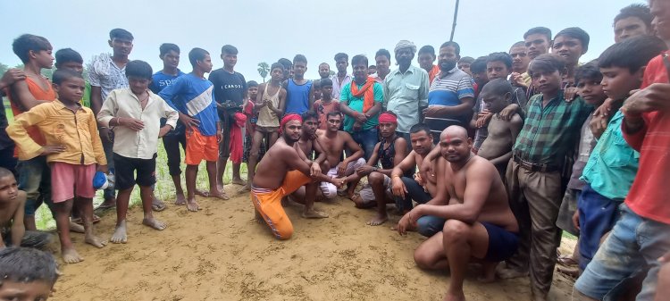 नागपंचमी पर अखाङे पर हुआ  कुश्ती का आयोजन