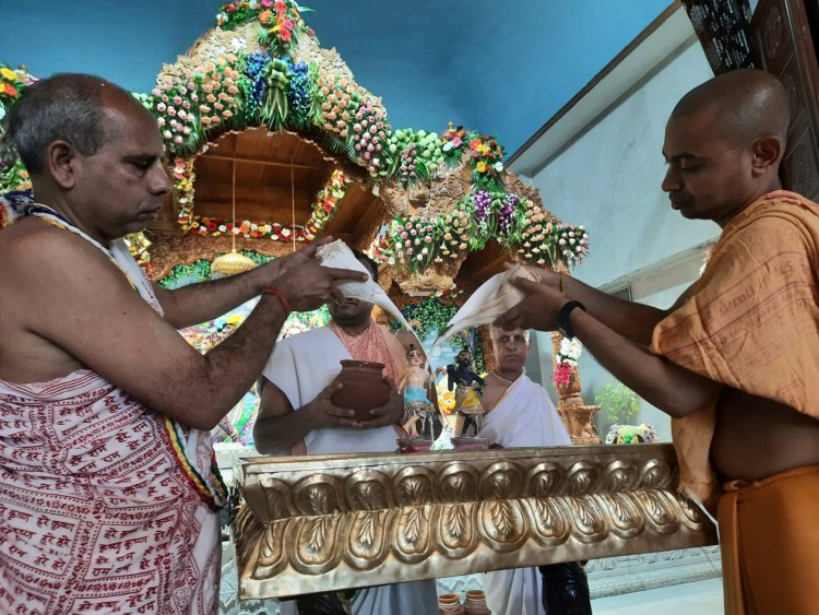 इस्कॉन नोएडा ने मनाया भगवान बलराम का जन्मोत्सव