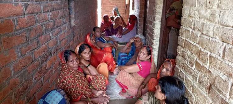 पंखे पर लटकती मिली युवती का शव, 5 पर दहेज हत्या का मुकदमा दर्ज