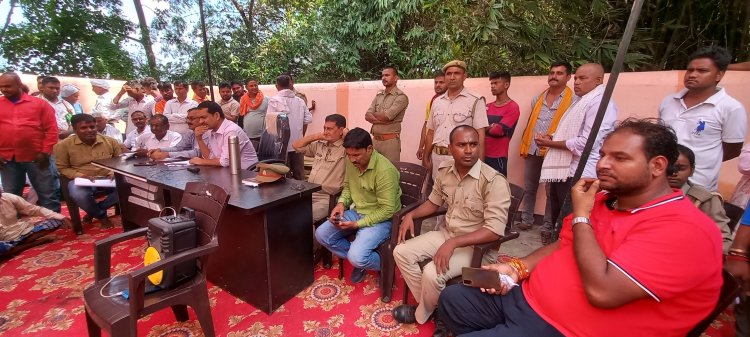 ग्राम प्रधान संगठन ने लेखपाल पर लगाया भ्रष्टाचार का आरोप, नायब तहसीलदार ने किया खुली बैठक