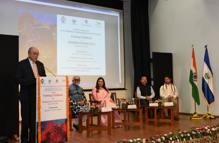 भारत को जानने के लिए एक जन्म पर्याप्त नहीः मीनाक्षी लेखी