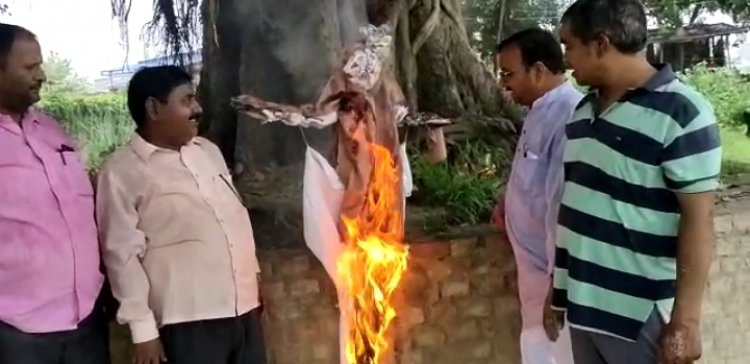 फिल्म थैंक गॉड के विरोध मे उतरे कायस्थ समाज के लोग