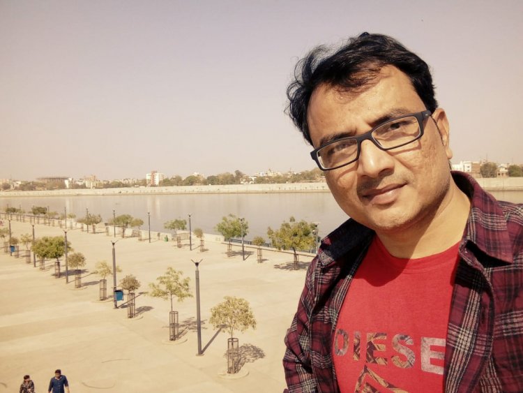 मैने प्यार किया पाहिल्यानंतर कोलापूरचे एजाज अहमद दिग्दर्शक झाले