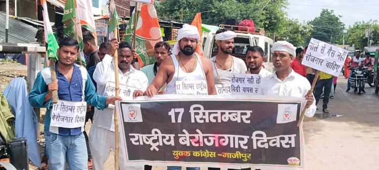 प्रधानमंत्री के जन्मदिन के अवसर पर निकला   भिक्षाटन, बेरोजगार मार्च