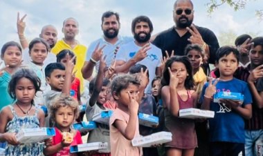 ओलिंपिक पदक विजेता बजरंग पुनिया, पावरलिफ्टर गौरव शर्मा ने दिल्ली में जरूरतमंदों को बांटा भोजन