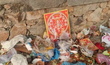 नई मूर्तियों के लिए पुरानी मूर्तियों को घर से बाहर रखने का ये कैसा चलन है - आर. एन. श्रीवास्तव