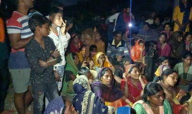 दरवाजे पर खङे युवक को मारा चाकू,  हमलावर को ग्रामीणो ने पीटकर किया अधमरा