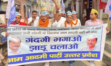 झाडू चलाओ गंदगी हटाओ पद यात्रा मै सैकड़ो नौजवानो बुजर्गो ने दिया साथ