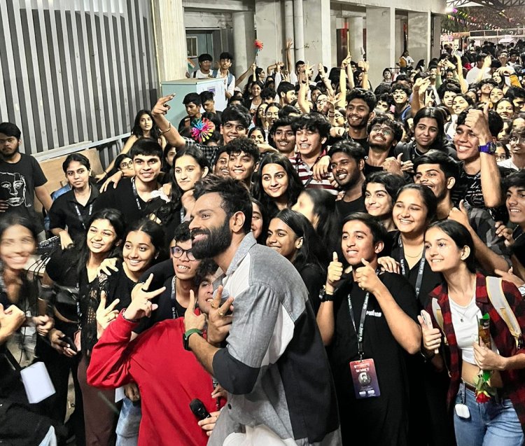 श्रीराम चंद्र क्षितिज कार्निवल में लाइव गाते हैं