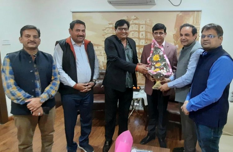 फोनरवा ने शहर को न01 बनाने हेतु इंदौर का किया दौरा मेयर से की मुलाकात