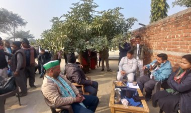 किसानों के बीच पहुंची सदर एसडीएम, नहीं बनी बात