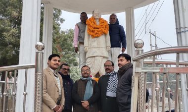 पुर्व प्रधानमंत्री के पुण्यतिथी पर हुआ दीपदान