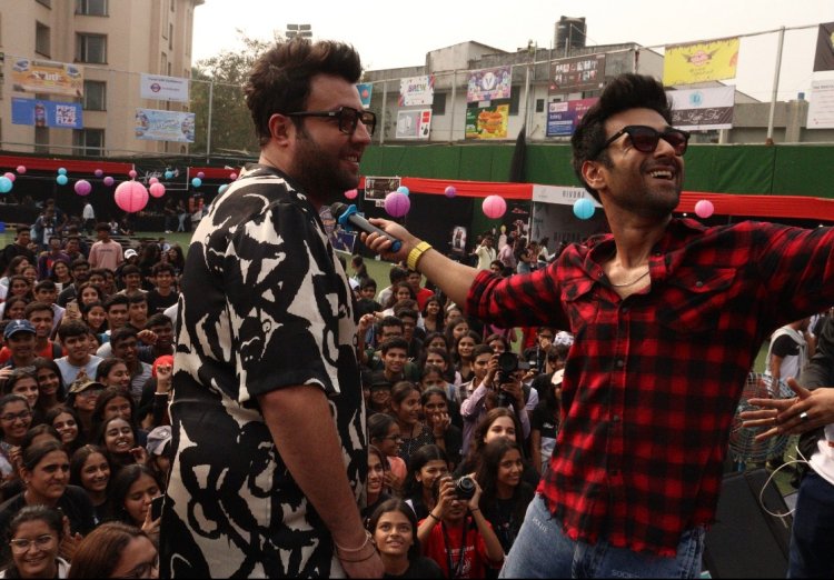 मीठीबाई क्षितिज ने कॉलेज के त्योहारों के लिए मानक तय किए हैं क्योंकि उनका पहला दिन शानदार रहा है