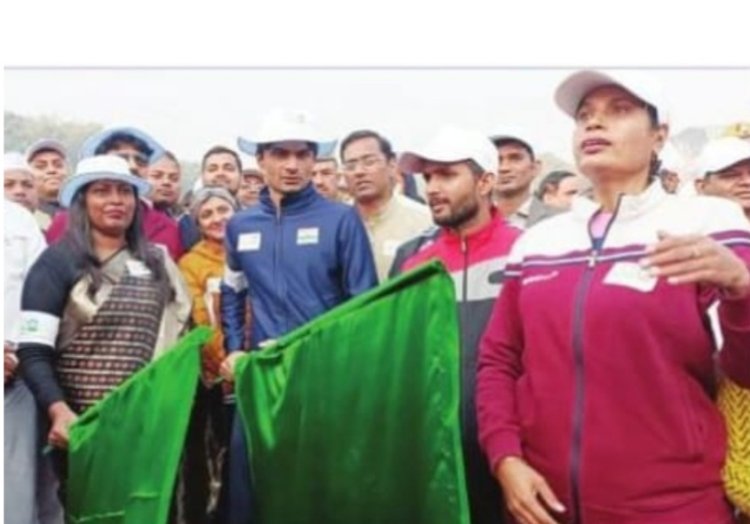 नोएडा स्टेडियम में वॉकाथन का हुआ आयोजन, छात्र – छात्राओं सहित हजारों कि संख्या में लोग हुए शामिल