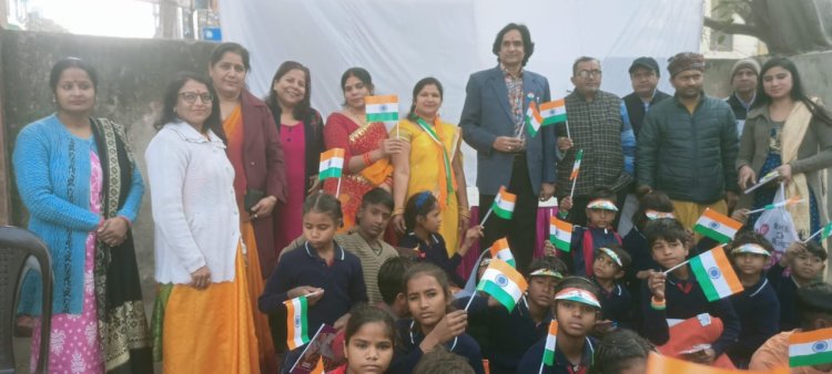 एसकेएफआई ने गणतंत्र दिवस पर बच्चों को बांटी शिक्षा सामग्री और कंबल