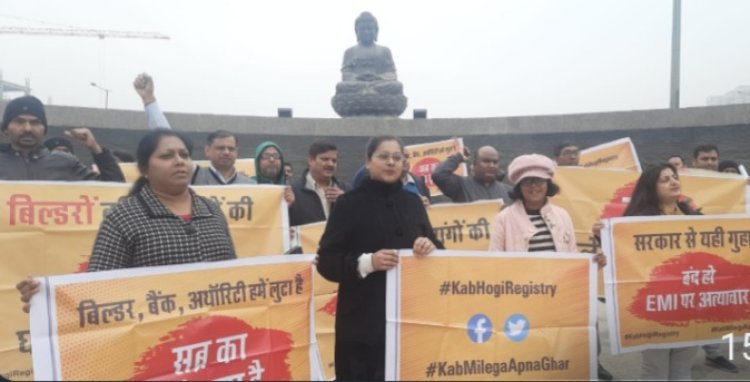 बारिश के बावजूद जारी रहा घर ख़रीदारों का वीकेंड प्रोटेस्ट