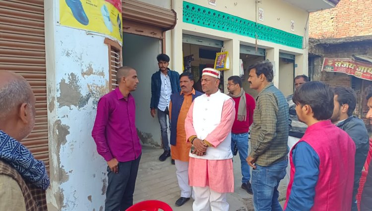 नेपाल विमान हादसे मे मृत युवकों के परिजनो से मिले पुर्व चेयरमैन अरुण सिंह