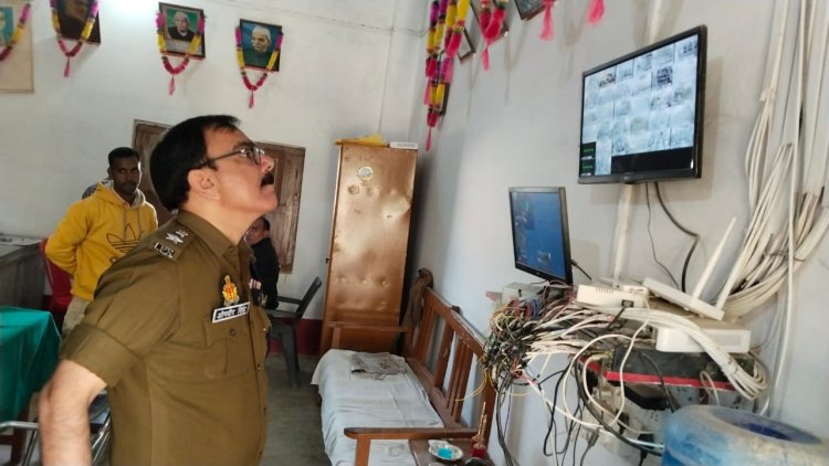 खाकी बाबा सिद्धार्थ इंटर कॉलेज पहुंचे डीएम एसपी