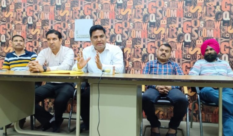 एनईए का उप श्रमायुक्त पर पक्षपात का आरोप